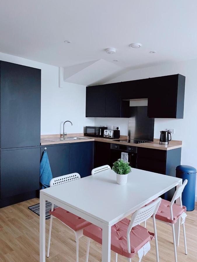 Modern House Hotel Манчестър Екстериор снимка
