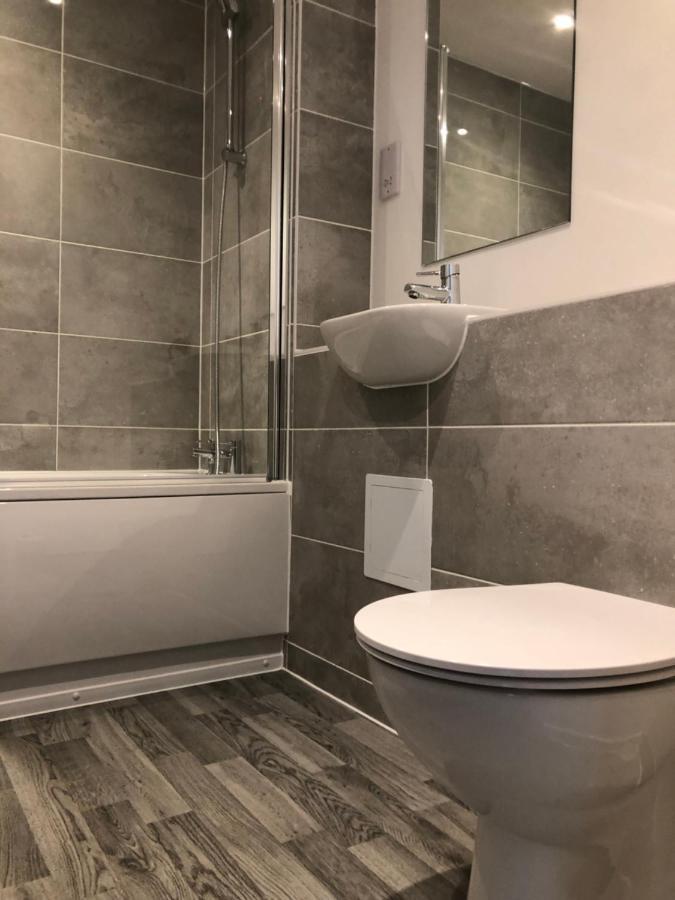 Modern House Hotel Манчестър Екстериор снимка